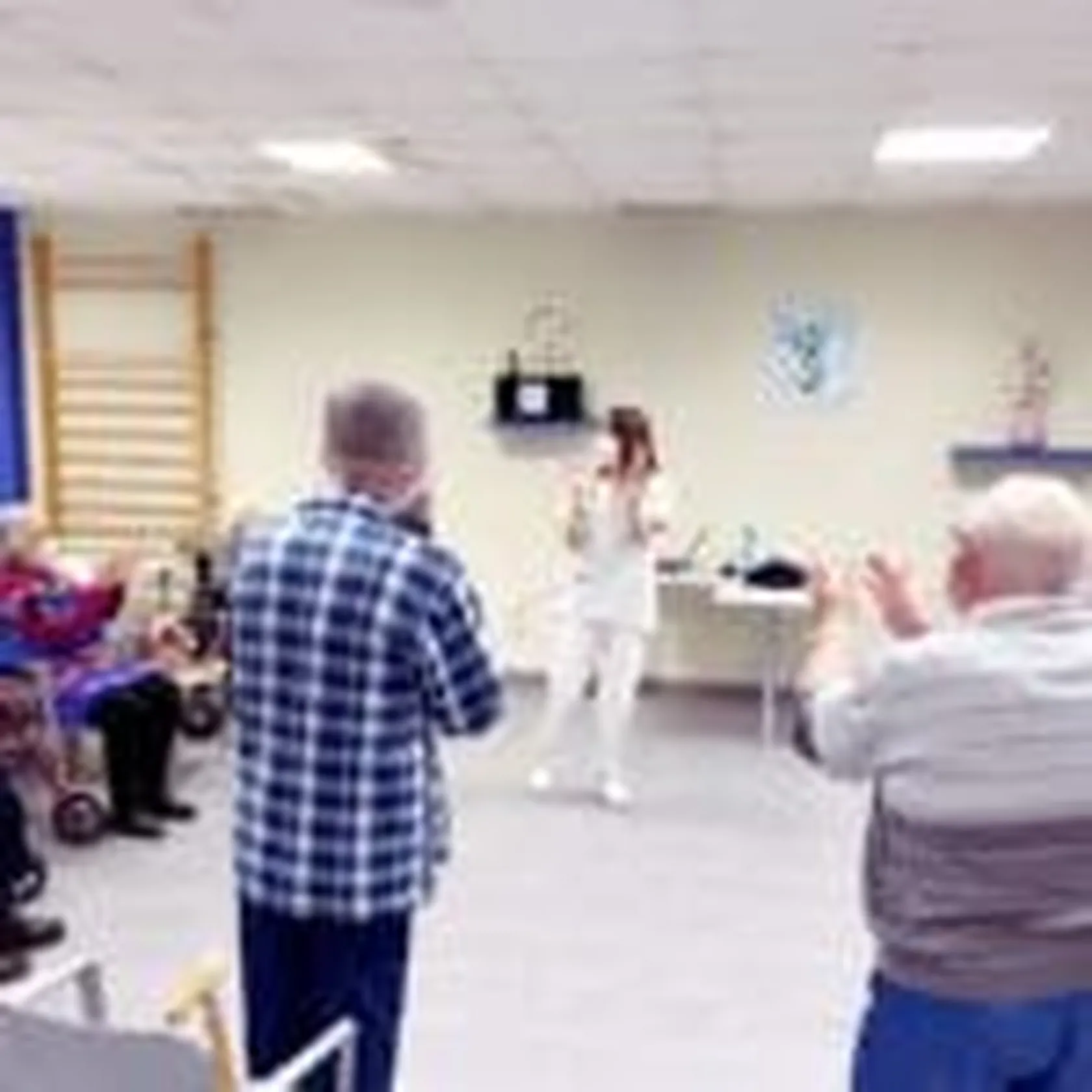 DomusVi-Valdemoro-musicoterapia-4-150x150.jpg