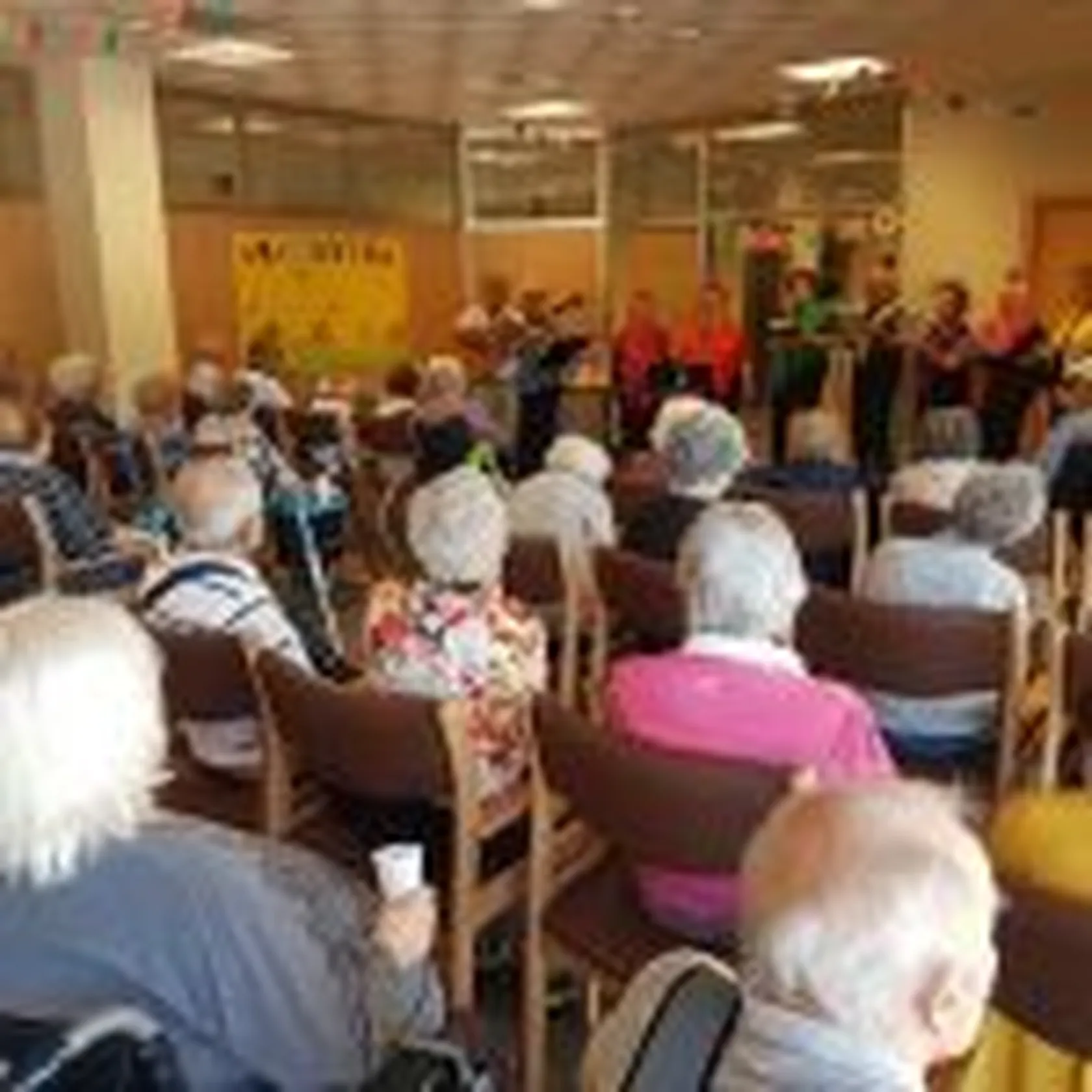 En-DomusVi-Alcalá-de-Guadaíra-con-el-coro-la-caña-150x150.jpg