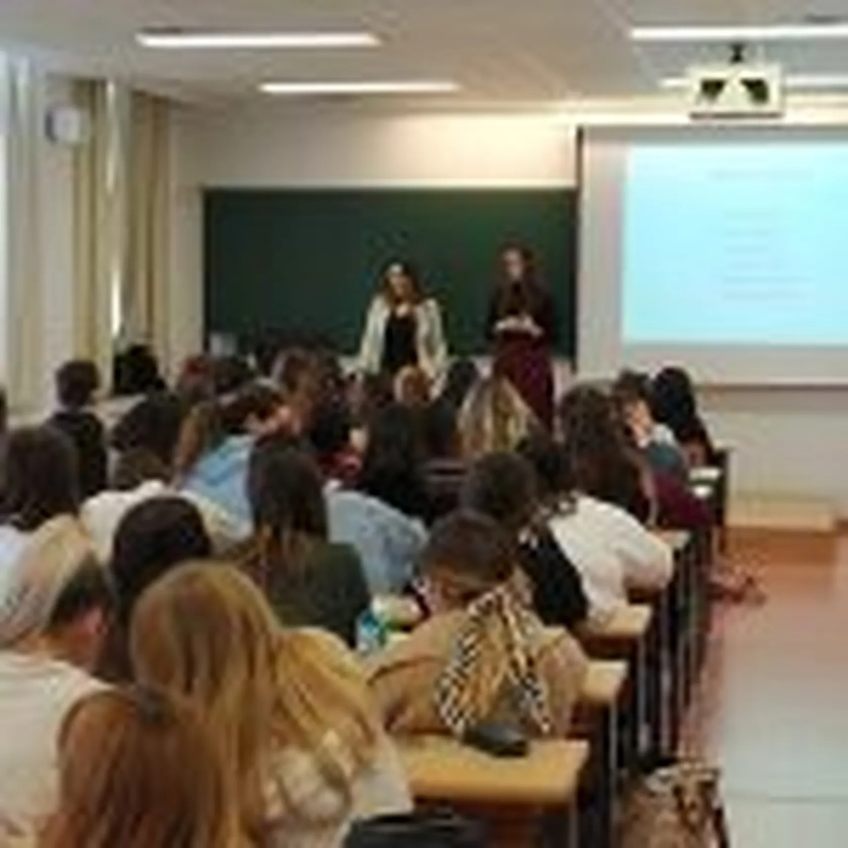 Clases-en-la-UPO-DomusVi-Alcalá-de-Guadaíra-150x150.jpg