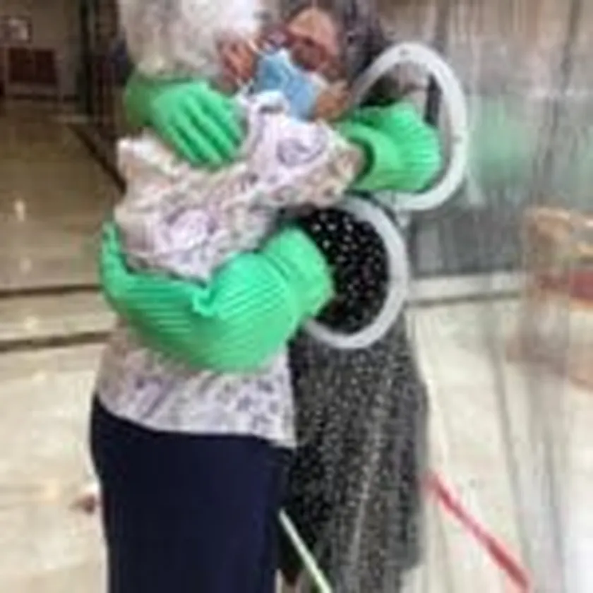 Abrazo5-150x150.jpg