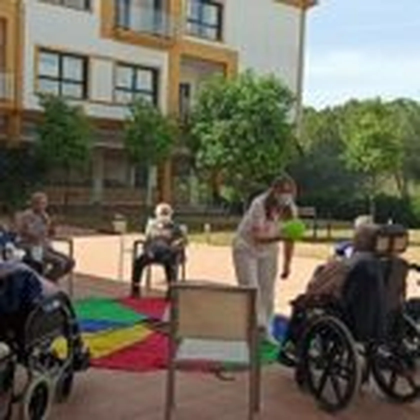Juegos-al-aire-libre-DomusVi-Alcala-de-Guadaira-150x150.jpg