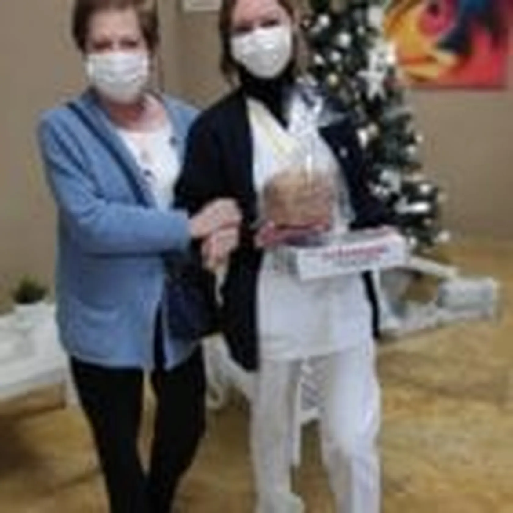 DomusVi-Valdemoro-regalo-de-residente-a-trabajadores-2-150x150.jpeg