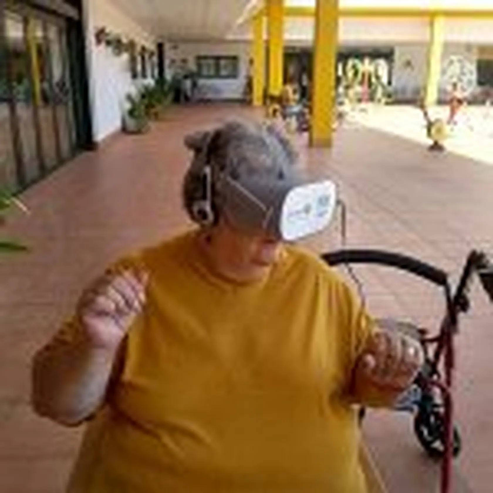 Disfrutamos-con-las-gafas-virtuales-en-DomusVi-Alcalá-de-Guadaíra-150x150.jpg