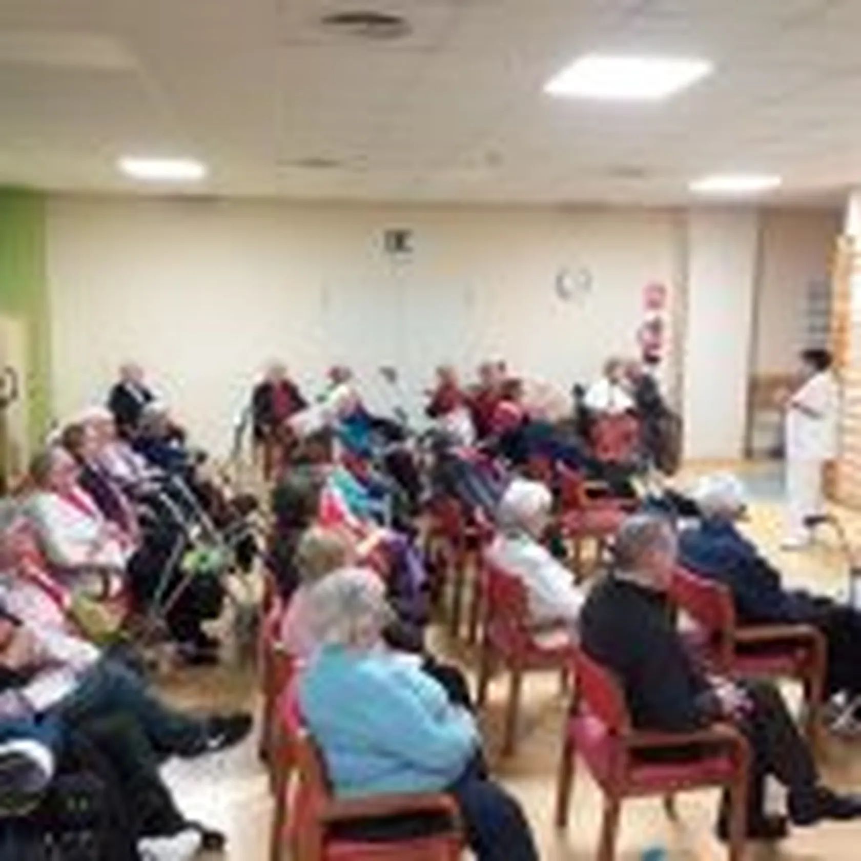 DomusVi-Valdemoro-12-meses-12-charlas-fisioterapia12-150x150.jpeg