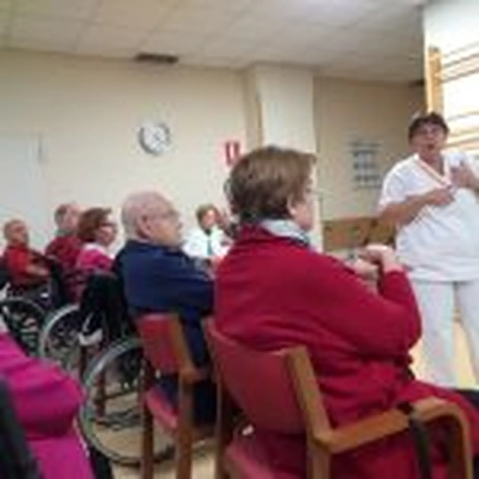 DomusVi-Valdemoro-12-meses-12-charlas-fisioterapia18-150x150.jpeg