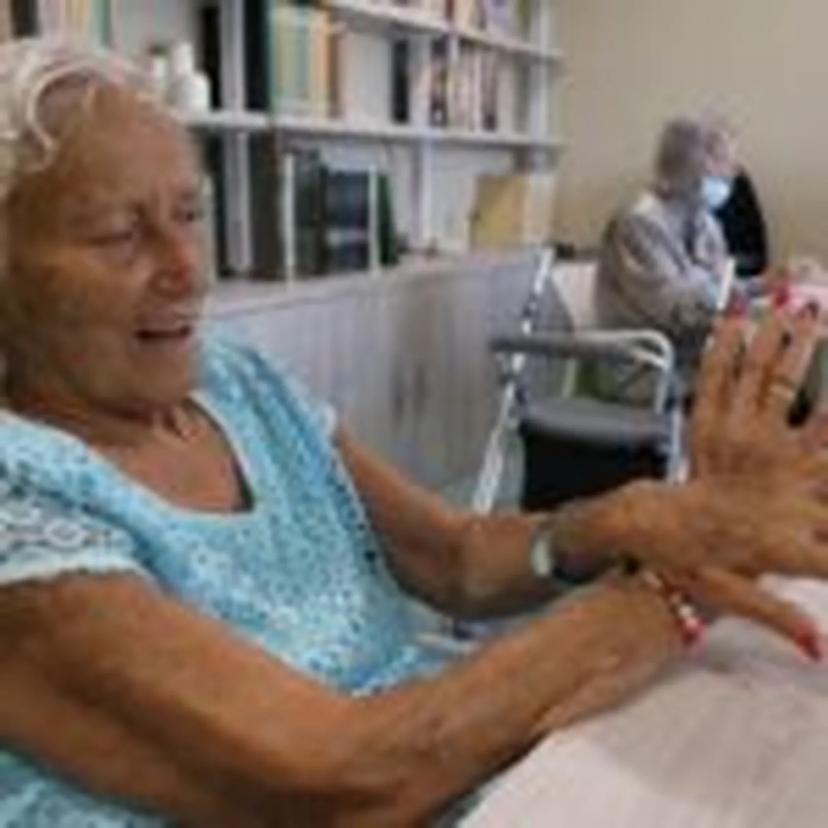 Taller-de-manicura-DomusVi-Santa-Pola-3-150x150.jpg