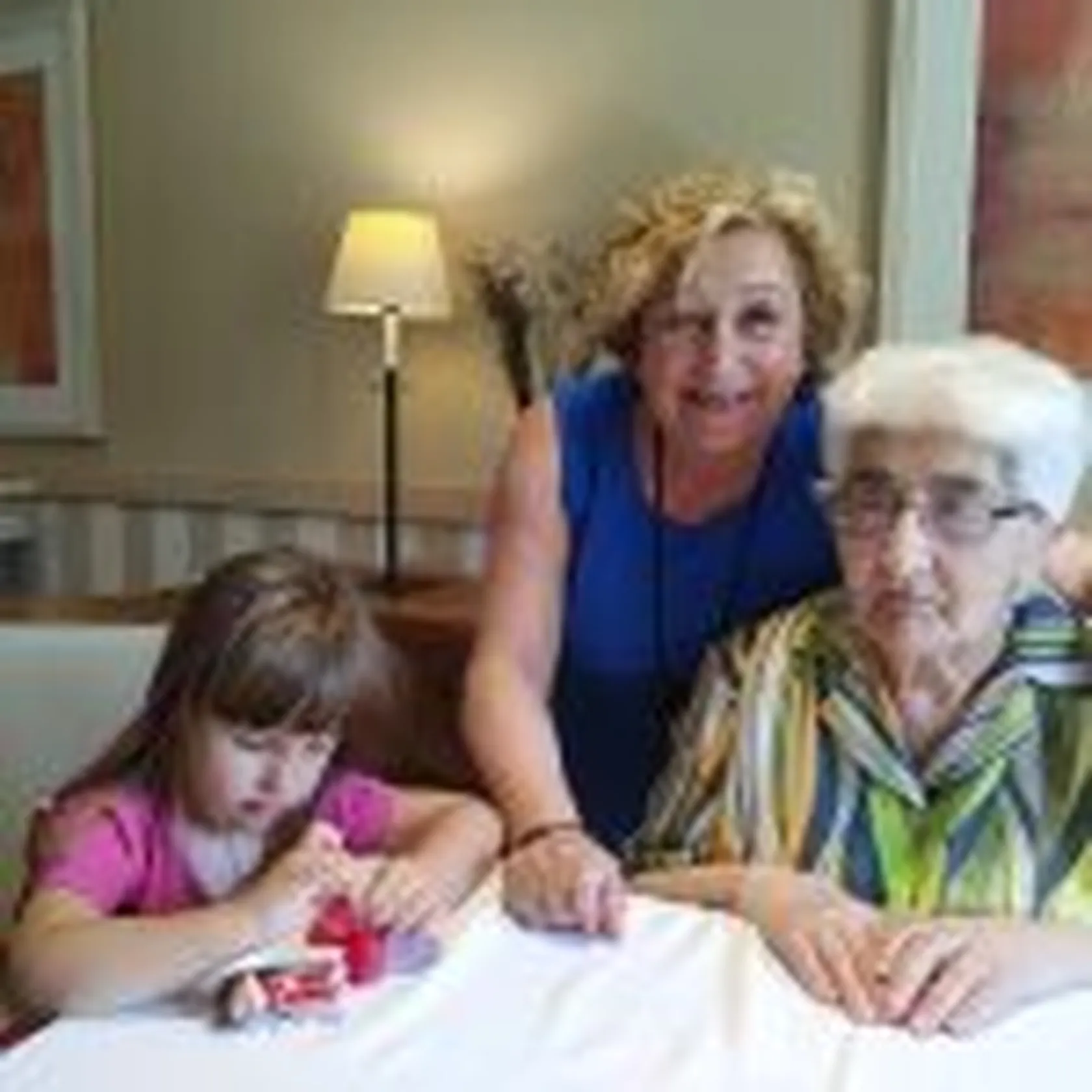 ANTONIA-VALADES-Y-FAMILIA-150x150.jpg