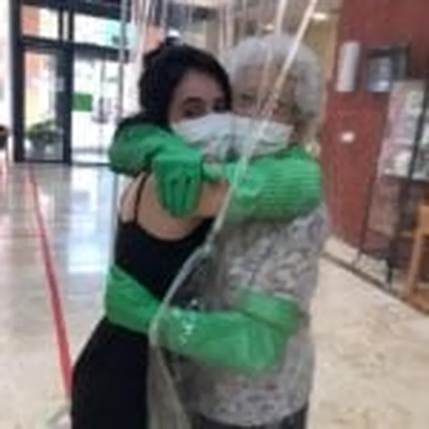 Abrazo3-150x150.jpg