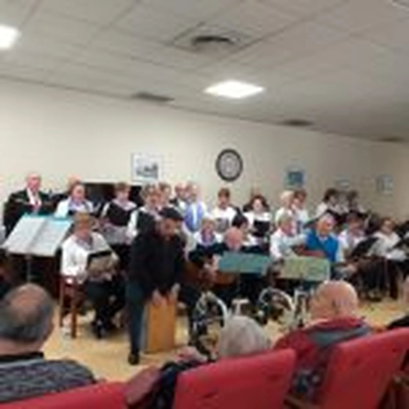 DomusVi-Valdemoro-coro-amigos-del-buen-cantar-5-150x150.jpeg