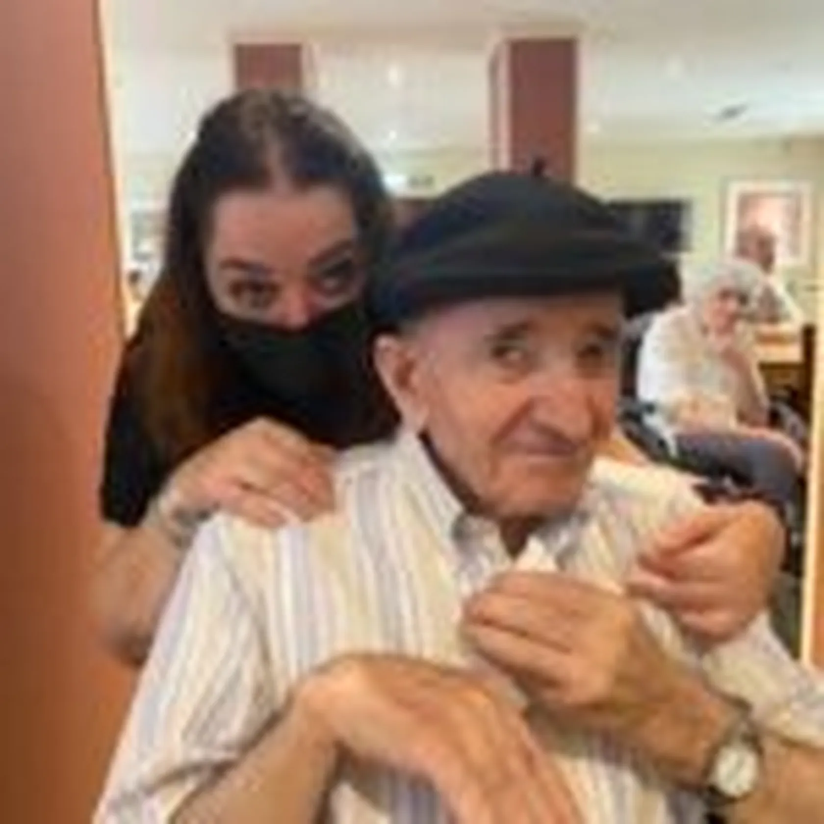 JUAN-ANTONIO-Y-CUIDADORA-150x150.jpg