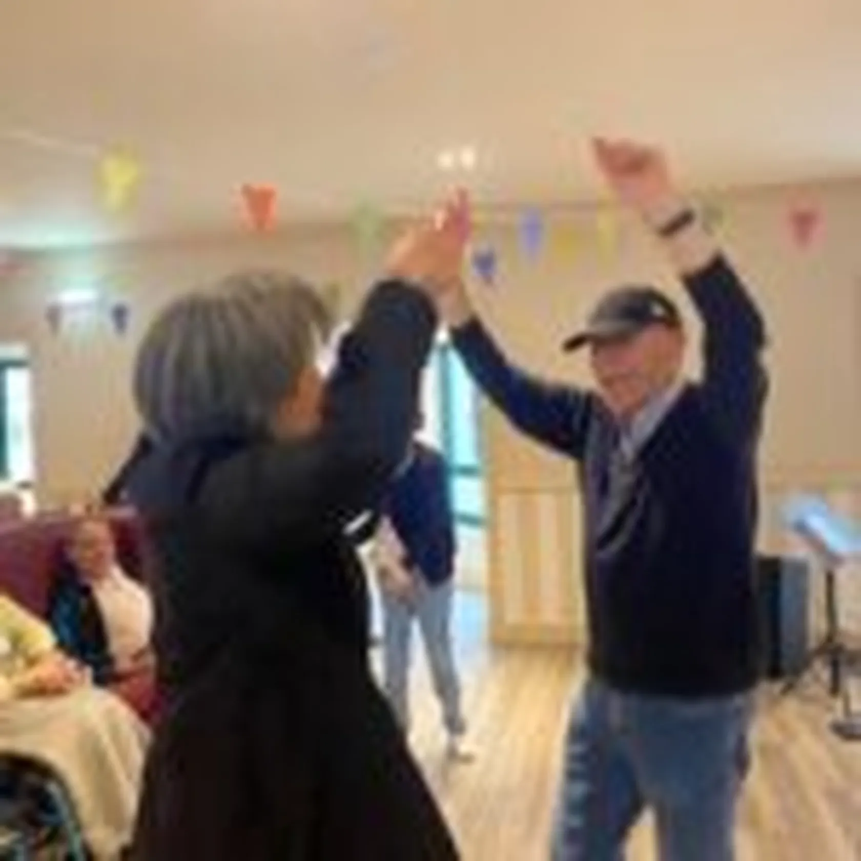 BAILANDO-1-150x150.jpg
