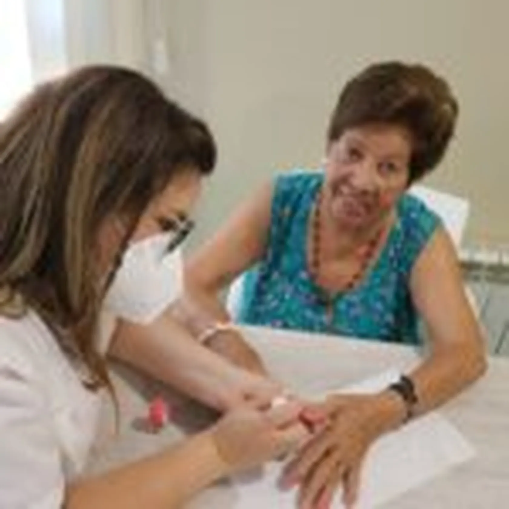 Taller-de-manicura-DomusVi-Santa-Pola-1-150x150.jpg