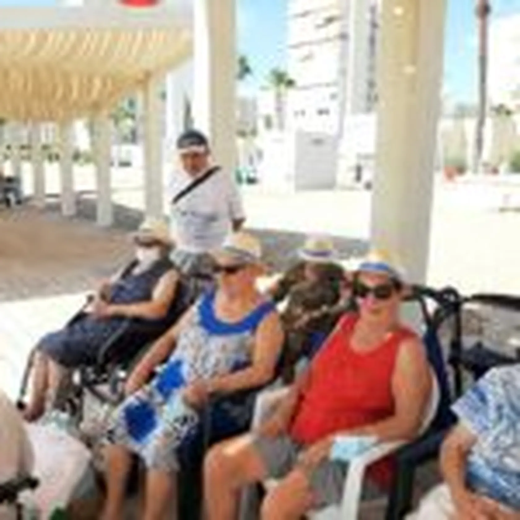 Salida-a-la-playa-DomusVi-Babel-1-150x150.jpg