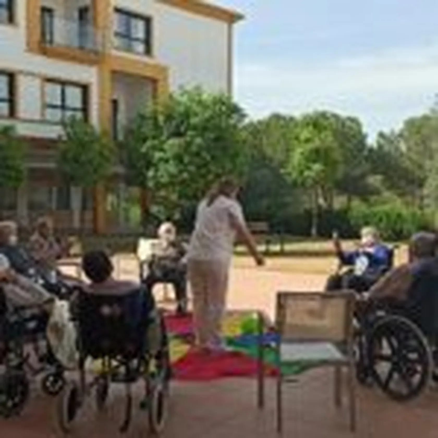 Dinamica-en-el-patio-DOmusVi-Alcala-de-Guadaira-150x150.jpg