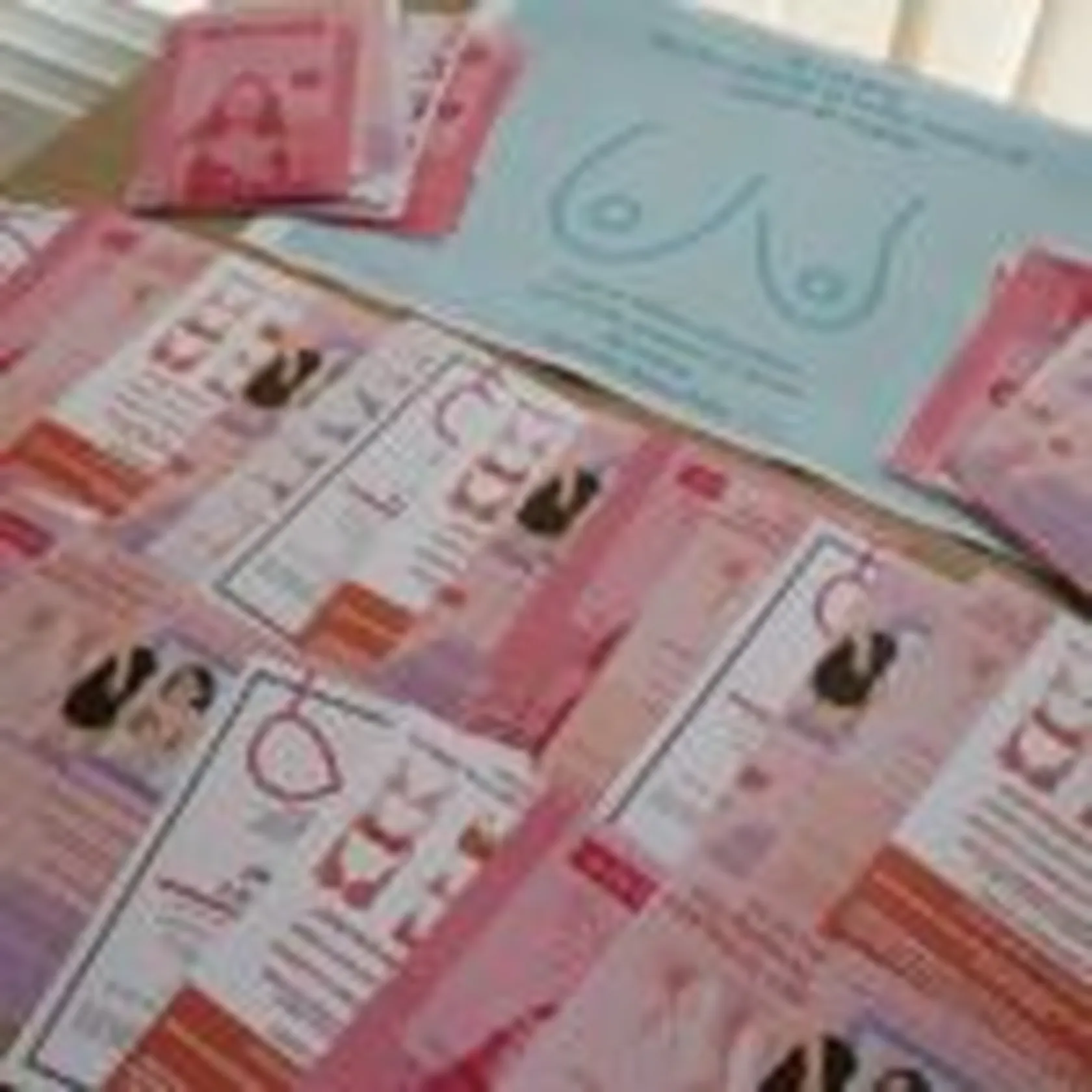Dia-Mundial-de-la-lucha-contra-el-cancer-de-mama-DomusVi-Santa-Pola-3-150x150.jpg