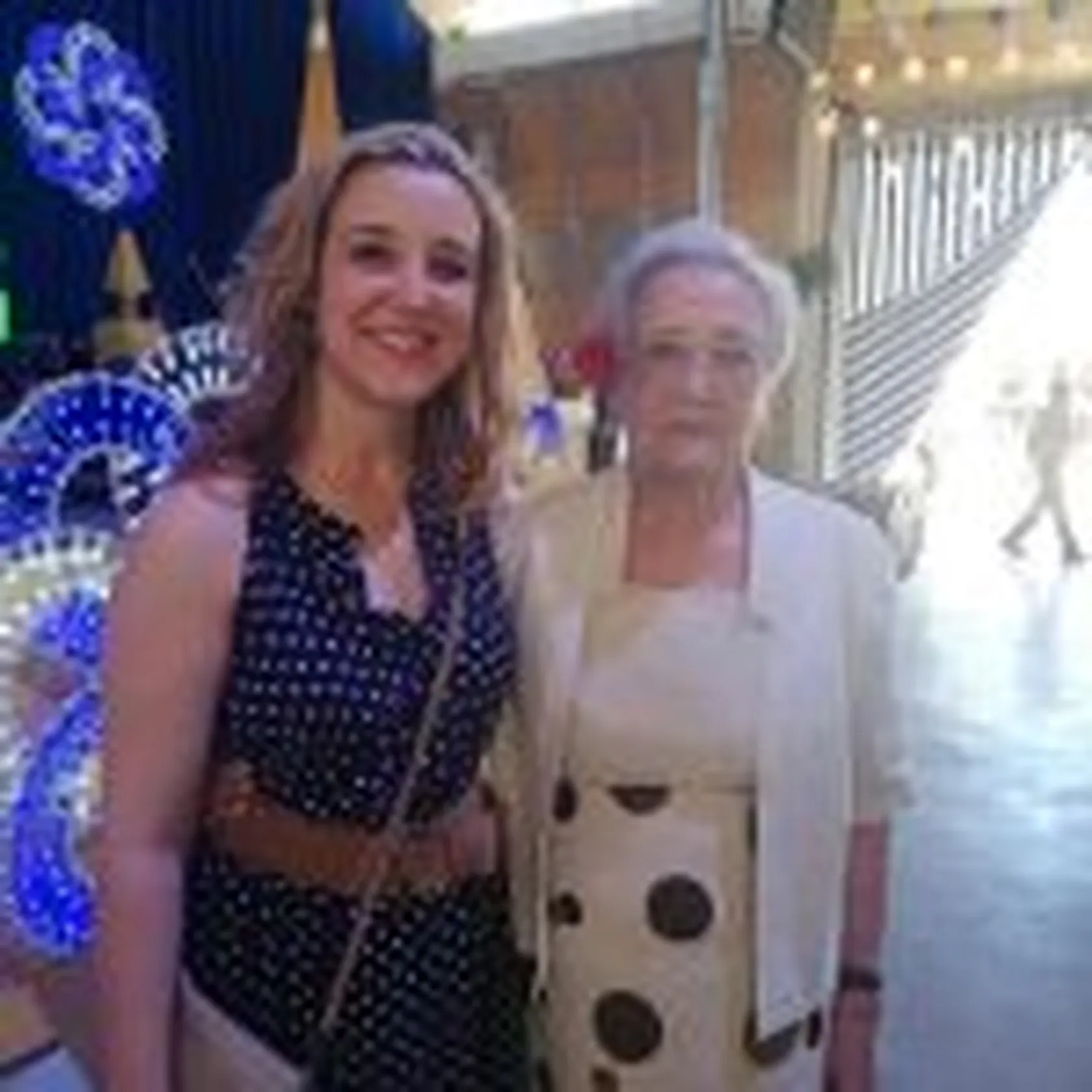 Con-la-alcaldesa-de-feria-en-DomusVi-Alcalá-de-Guadaíra-150x150.jpg