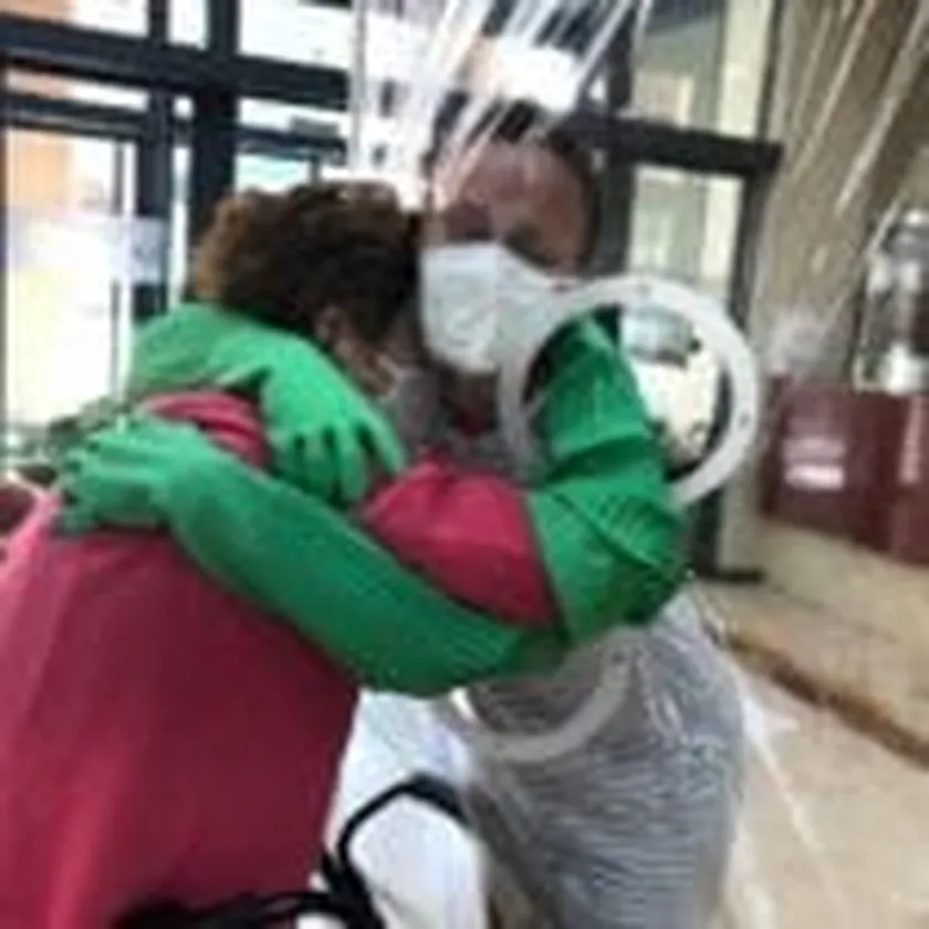 Abrazo4-150x150.jpg
