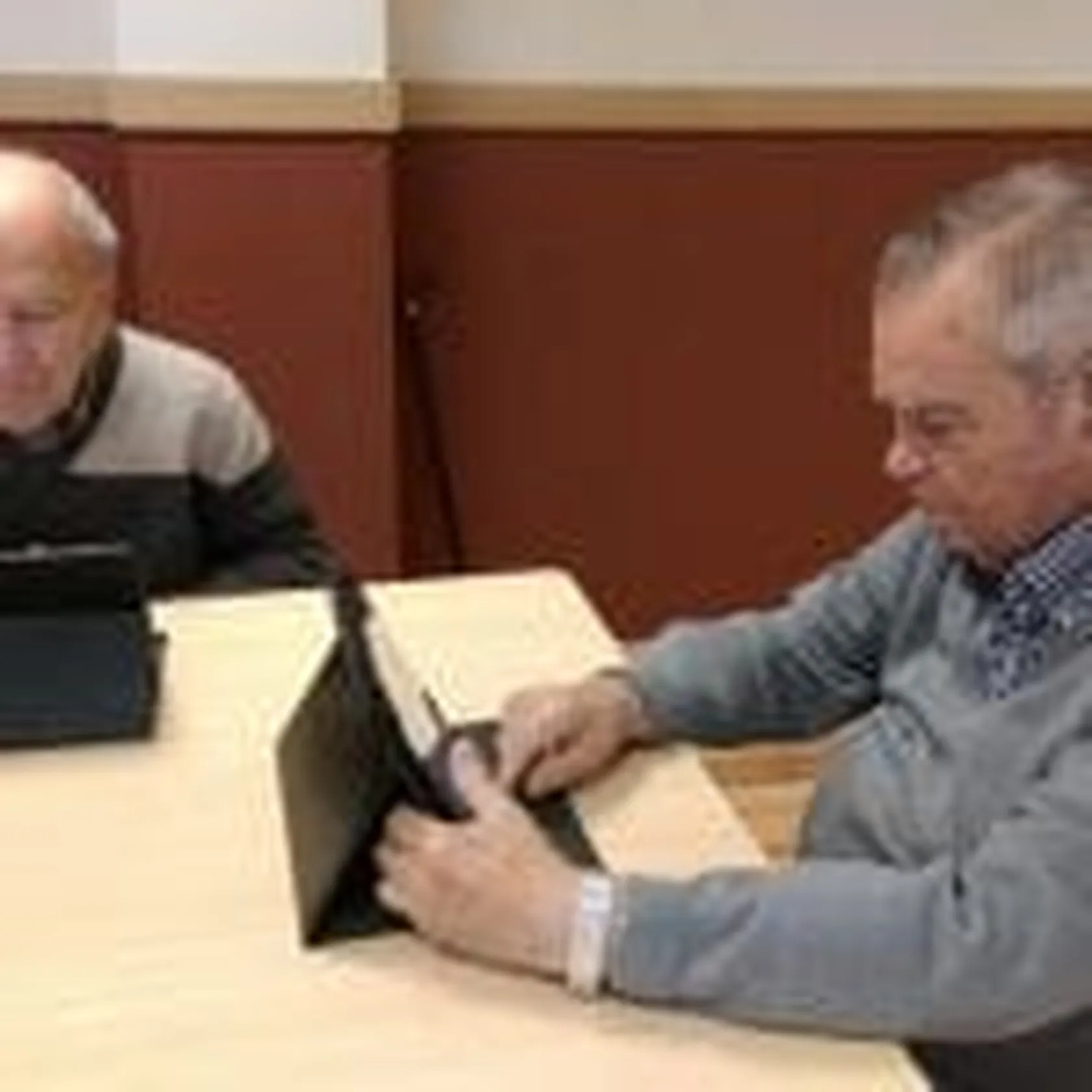 Tablet-Condes-Corbull-1c-150x150.jpg