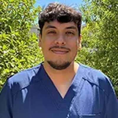 Julio Olivares - Enfermero Clínico Acalis Jardines de Valle Alegre
