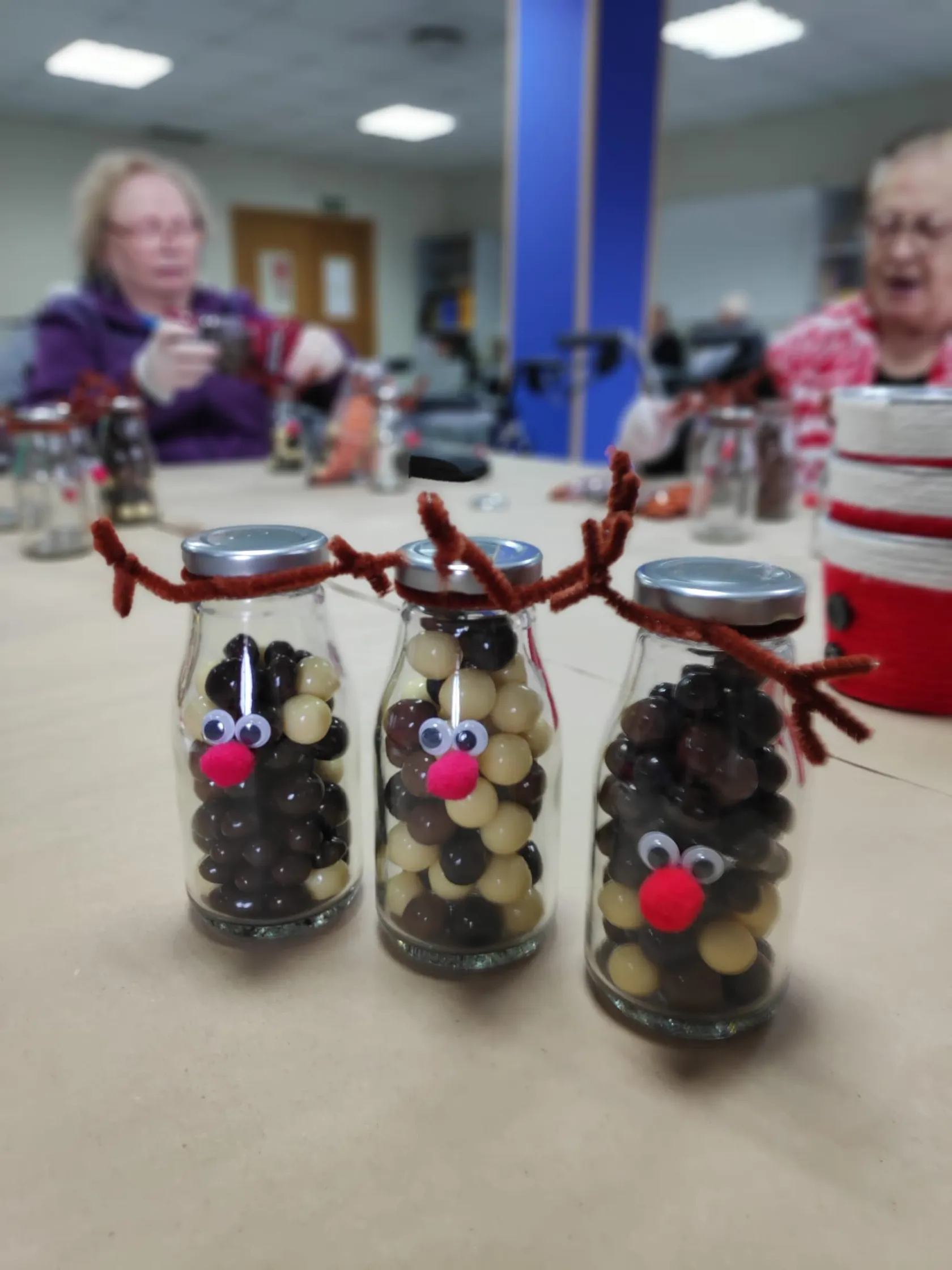 DomusVi-Valdemoro-manualidades-mercadillo-navideño-5.jpeg