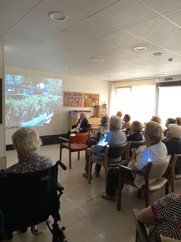 Fiesta temática en la residencia de ancianos