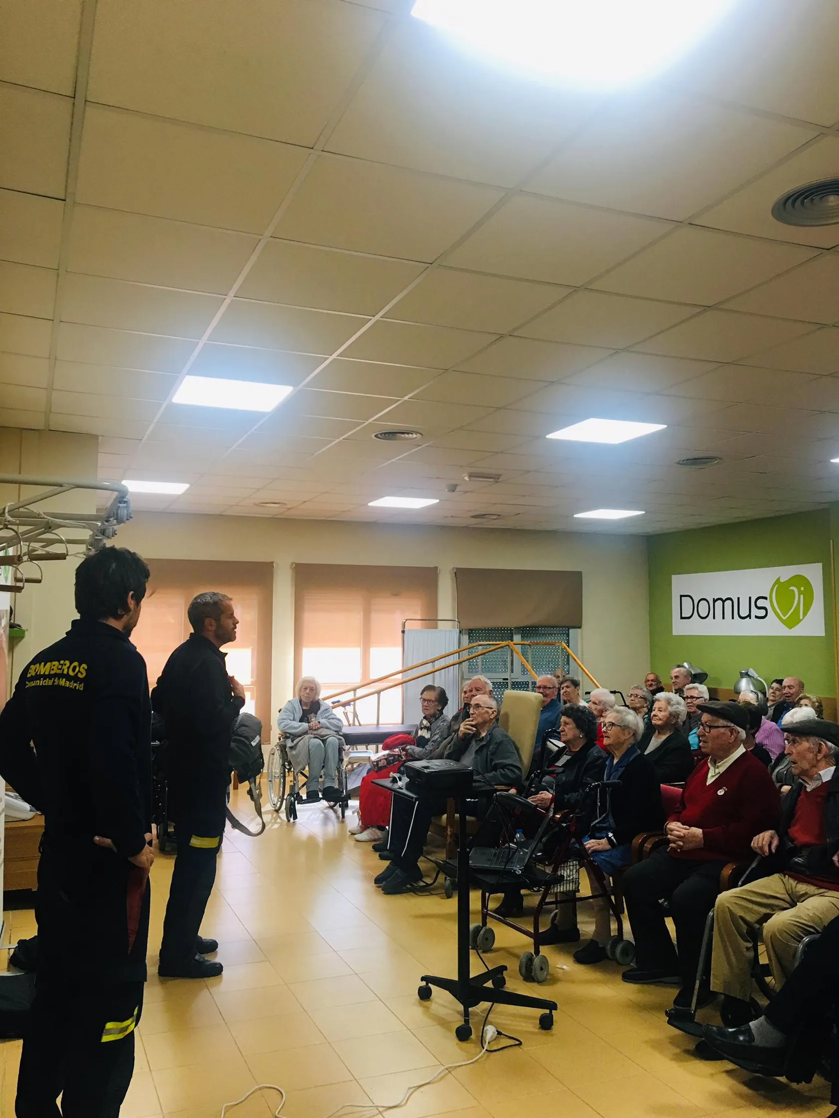 DomusVi-Valdemoro-charla-bomberos-7.jpg
