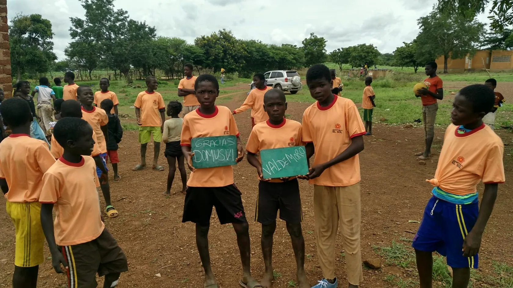 DomusVi-Valdemoro-niños-Burkina-Faso-cartel-domusvi.jpg