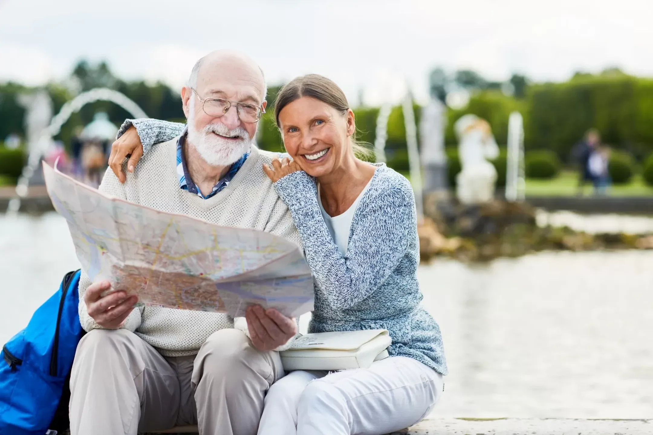Turismo con adultos mayores: 8 consejos para viajar sin estrés este verano | Acalis