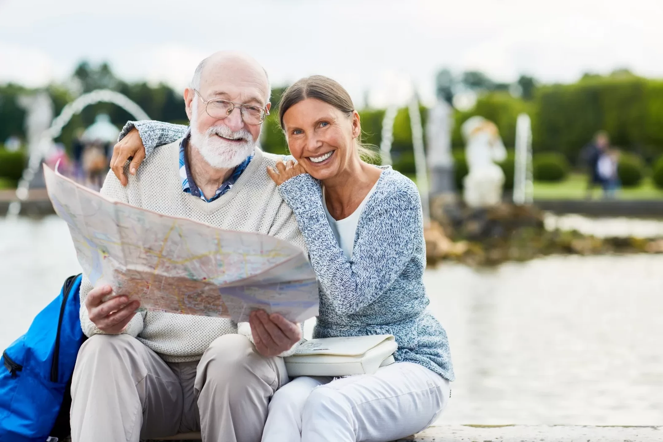 Turismo con adultos mayores: 8 consejos para viajar sin estrés este verano | Acalis