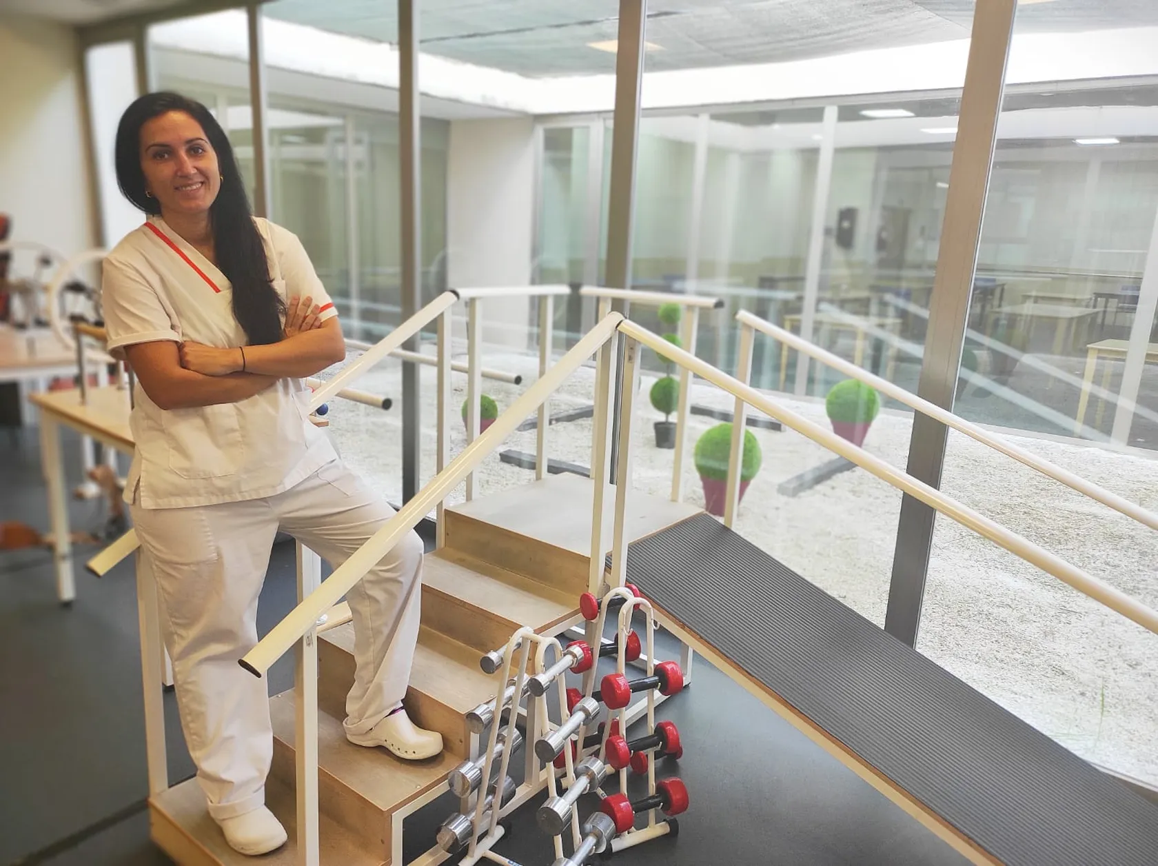 DomusVi-Nuestra-Sra-del-Rosario-equipo-tecnico-fisioterapia3.jpg