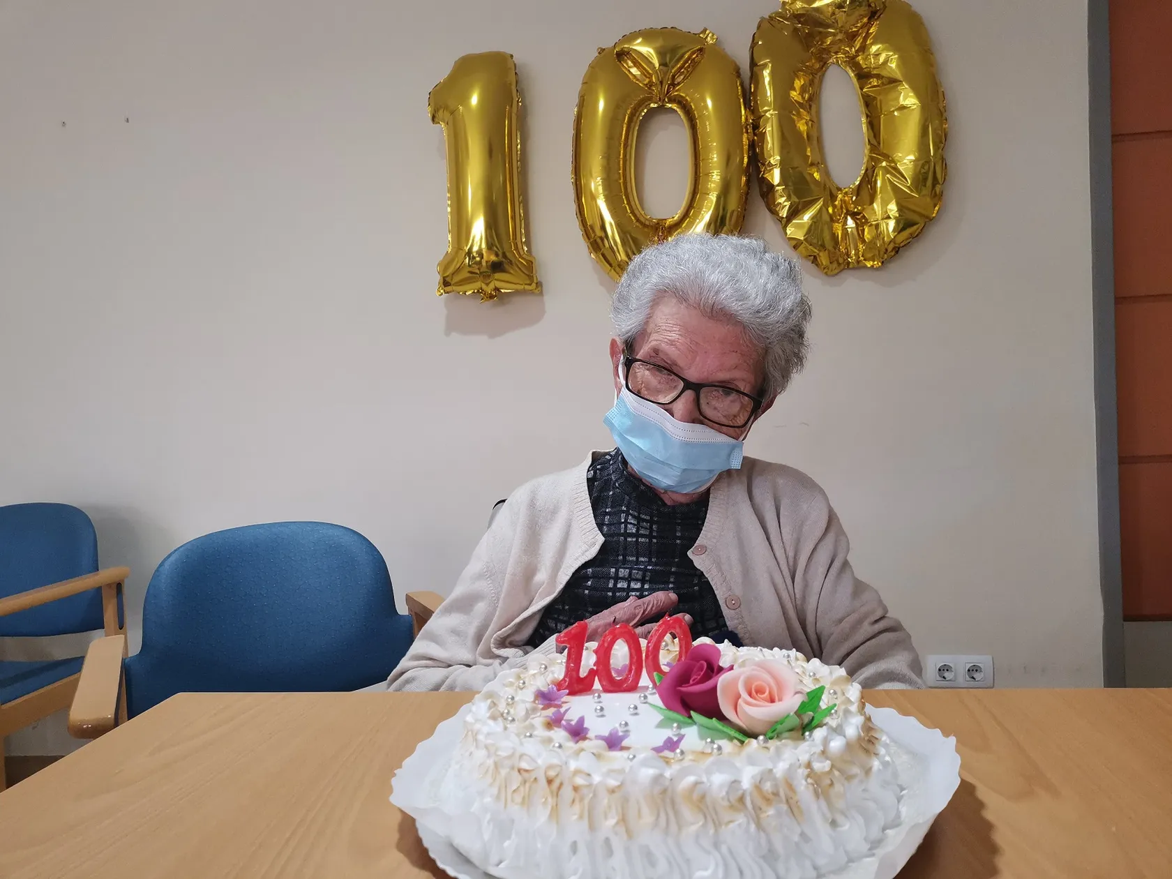 Cumpleanos-100-Conchita6jpg.jpg