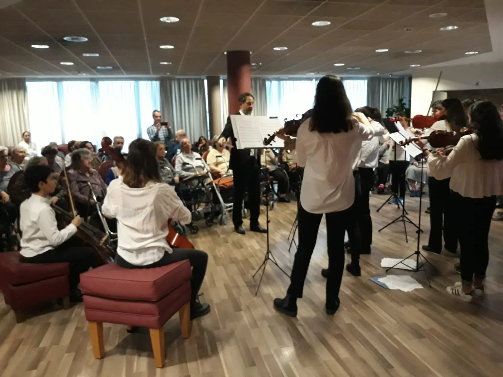 Orquesta-DomsuVi-Arturo-Soria.jpg