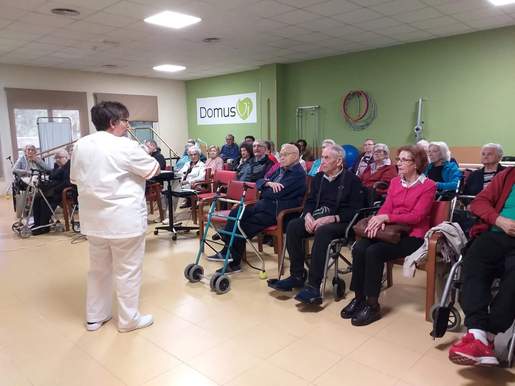DomusVi-Valdemoro-12-meses-12-charlas-fisioterapia15.jpeg