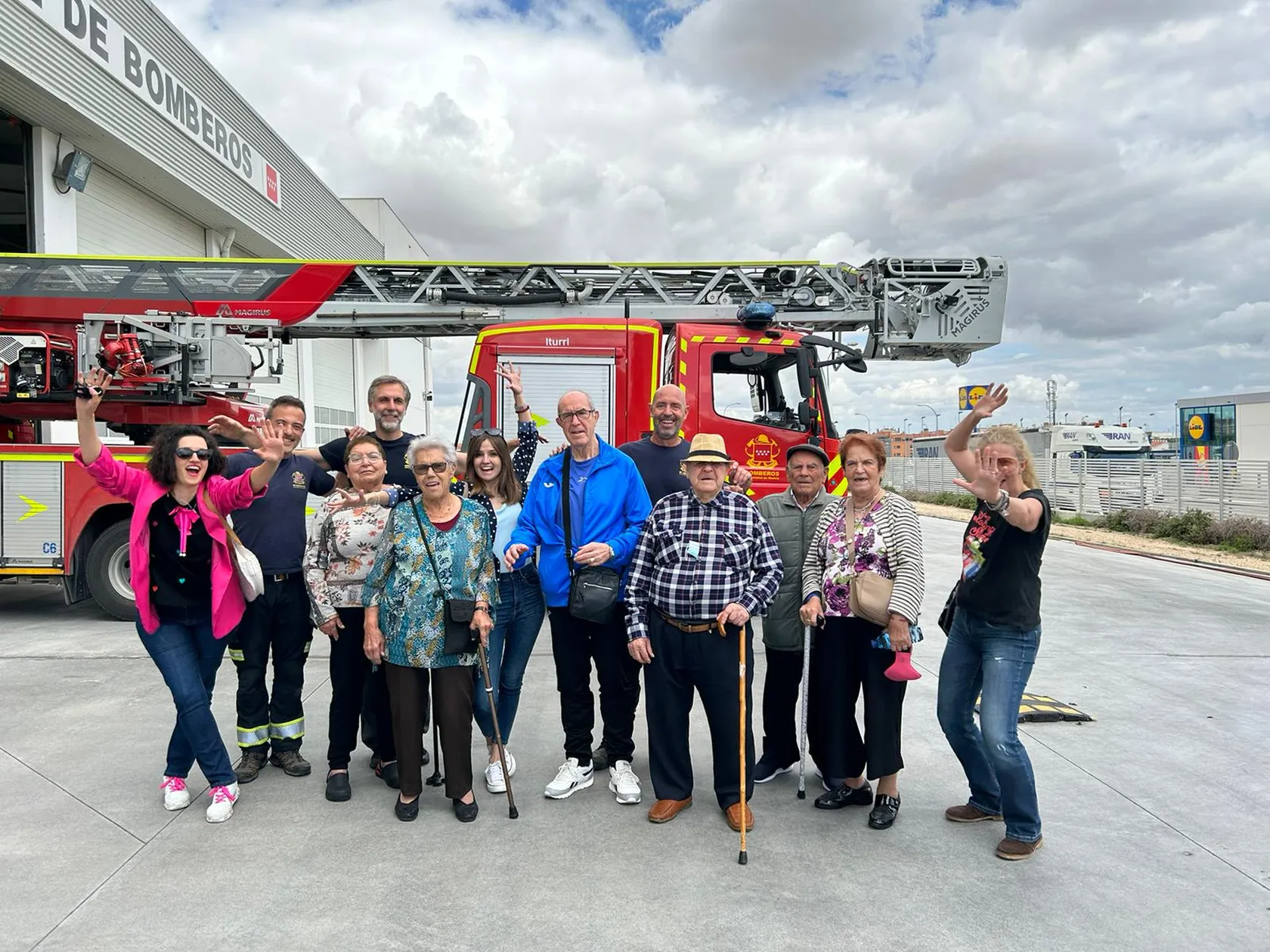 visita-parque-de-BOMBEROS-DOMUSVI-VALDEMORO-2.jpg
