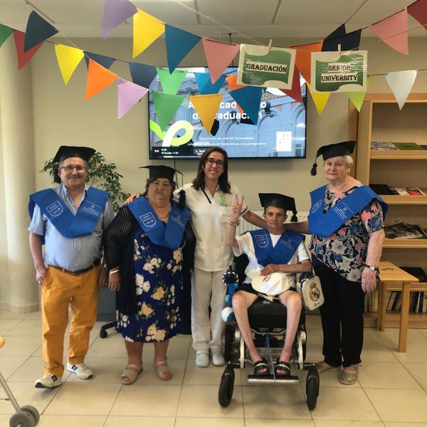 Fiesta de graduación para las personas mayores