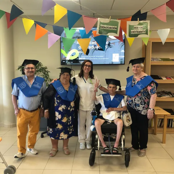 Fiesta de graduación para las personas mayores