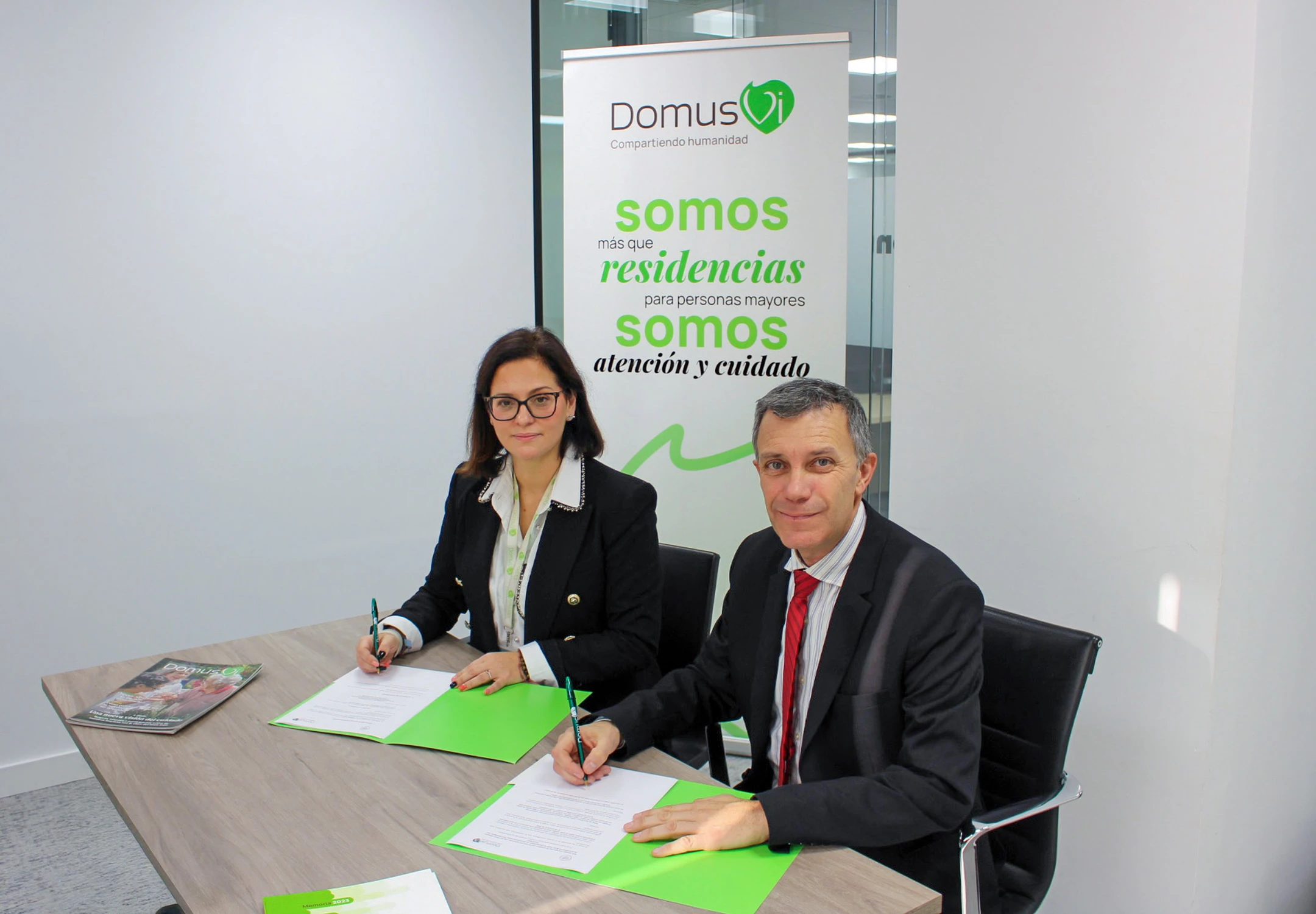 Firma Convenio DomusVi-Universidad VIU