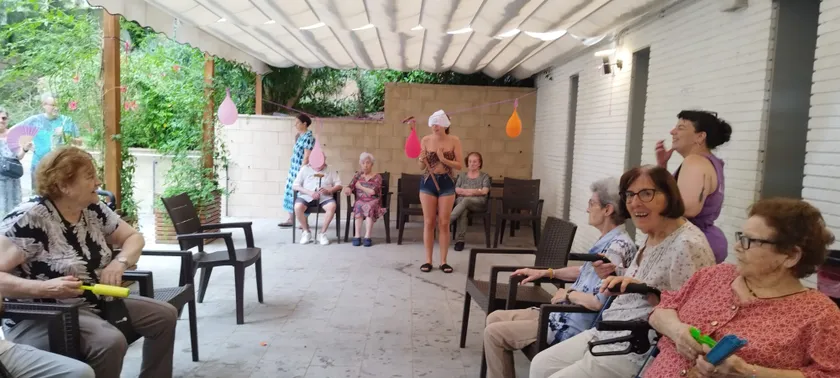 c78084a6-3786-45bd-a0bd-6d7916657b0a.jpg