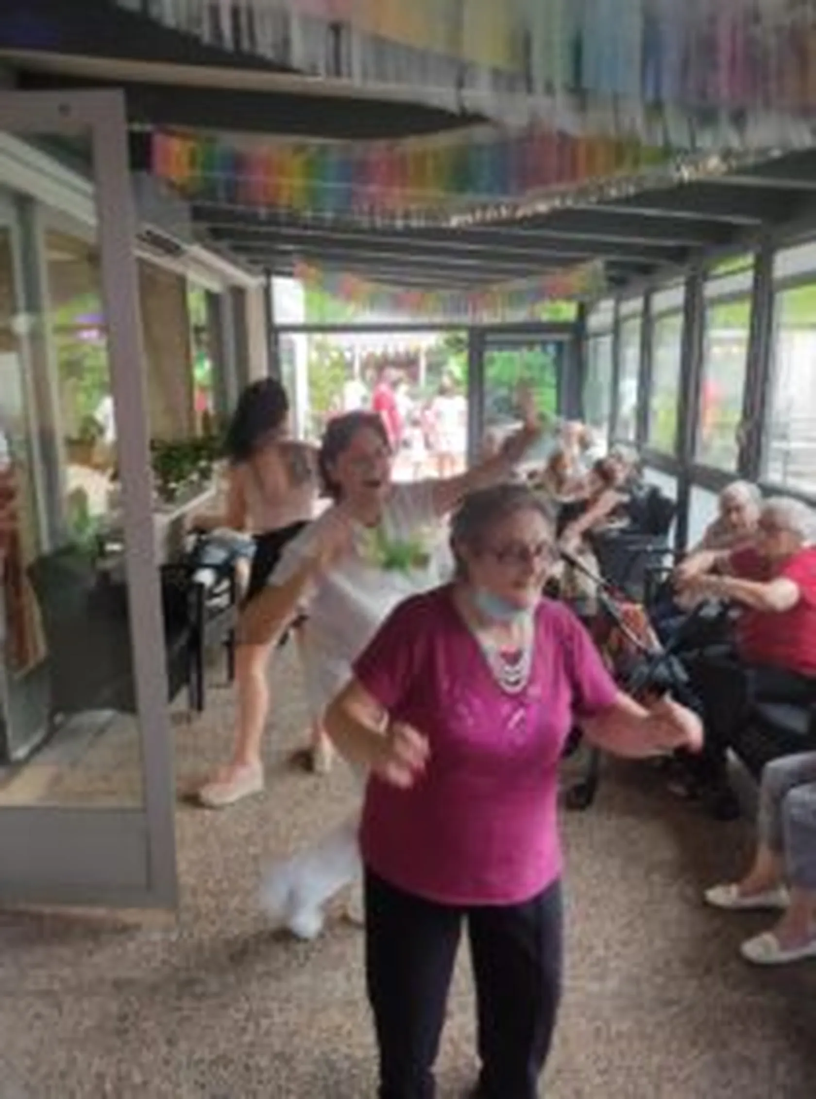 bailando-1-min-1-223x300.jpg