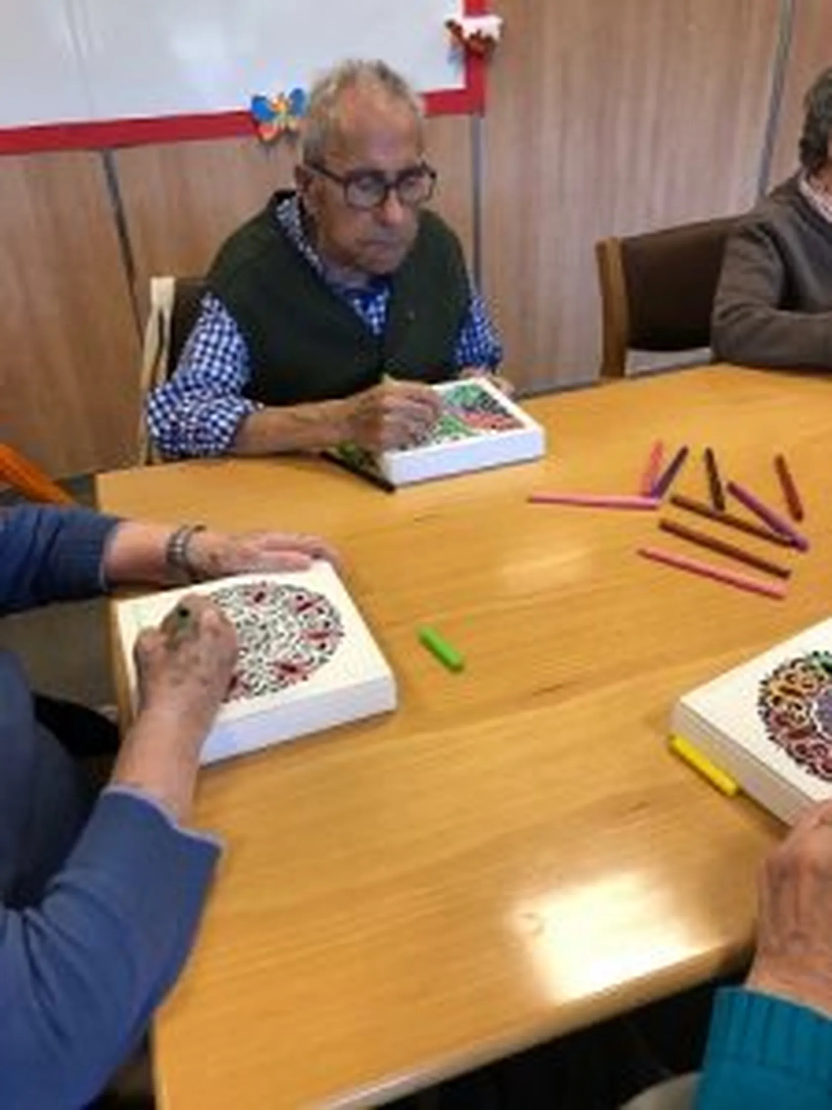 DomusVi-Alcalá-de-Guadaíra-y-mandalas-225x300.jpg