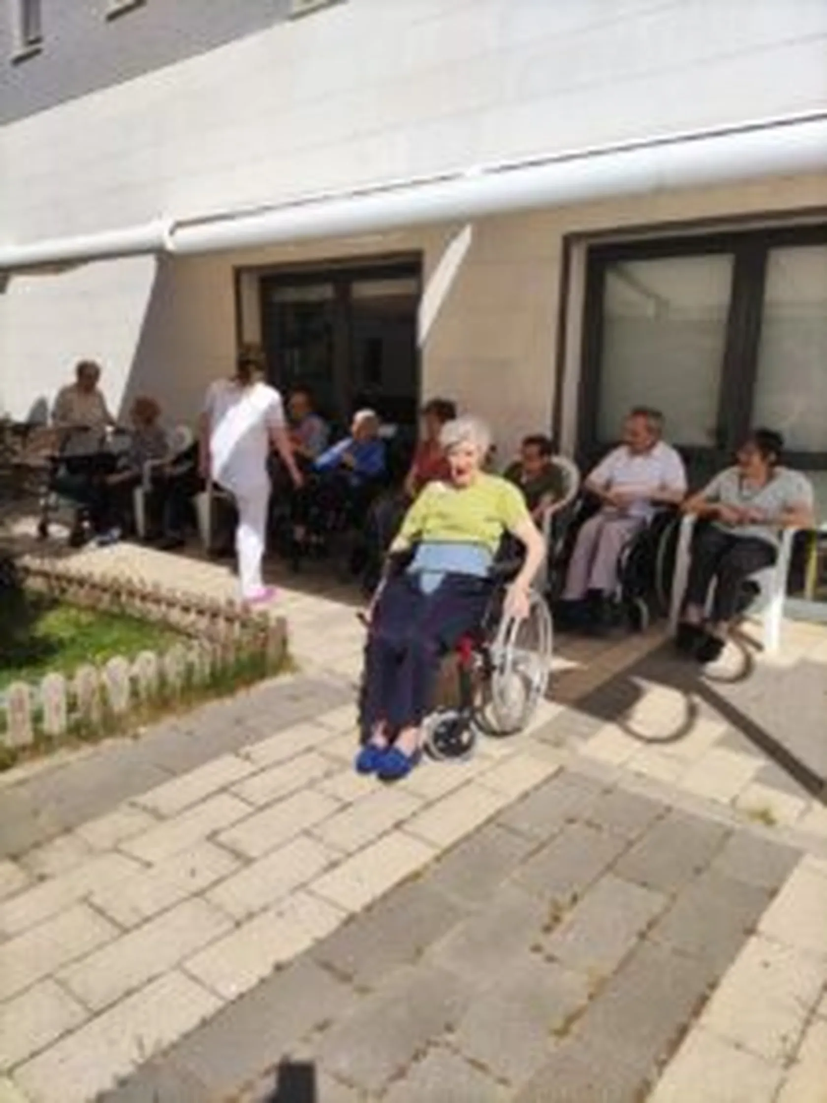 gerontogimnasia-patio-225x300.jpg