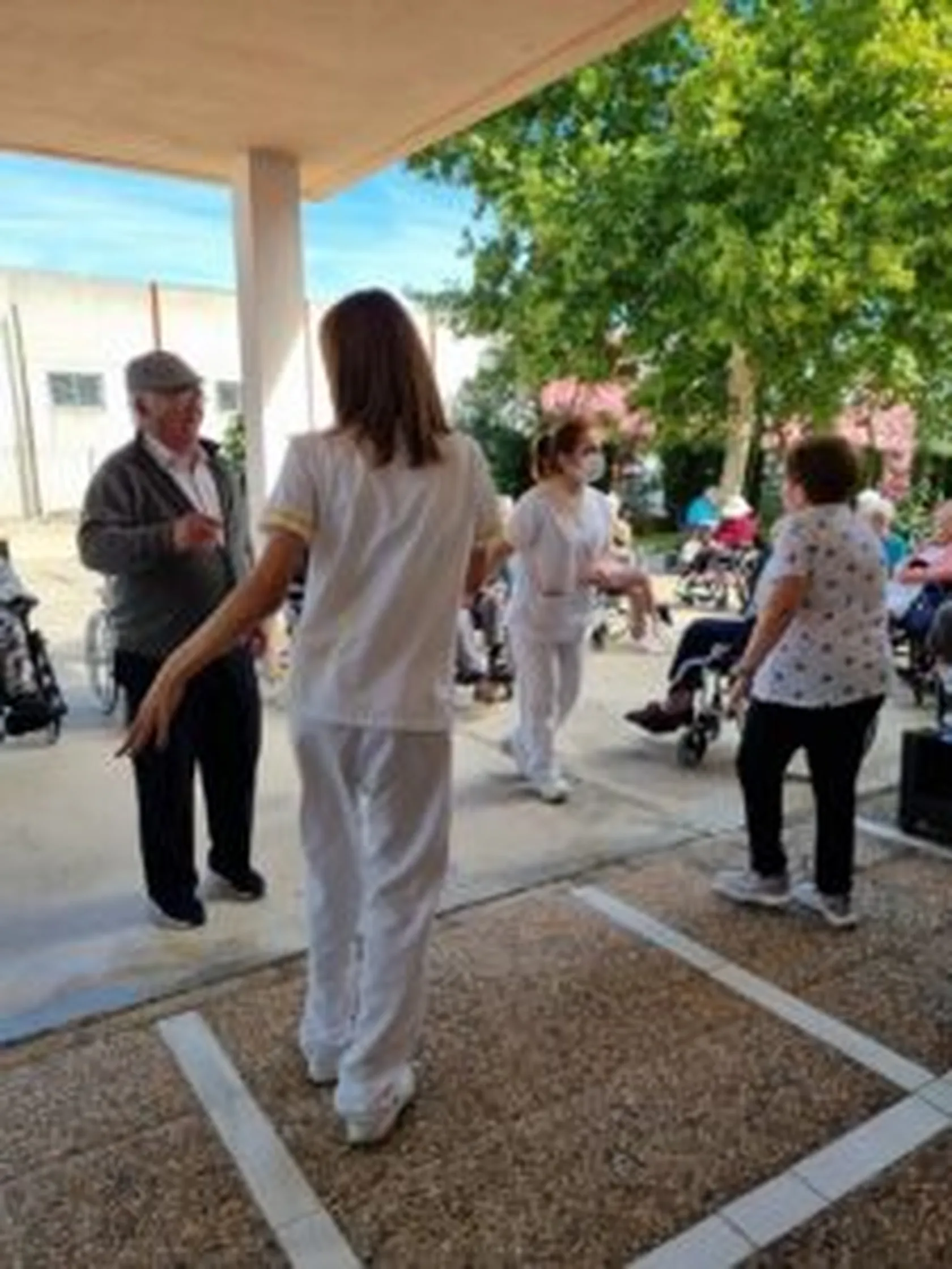 baile-225x300.jpg