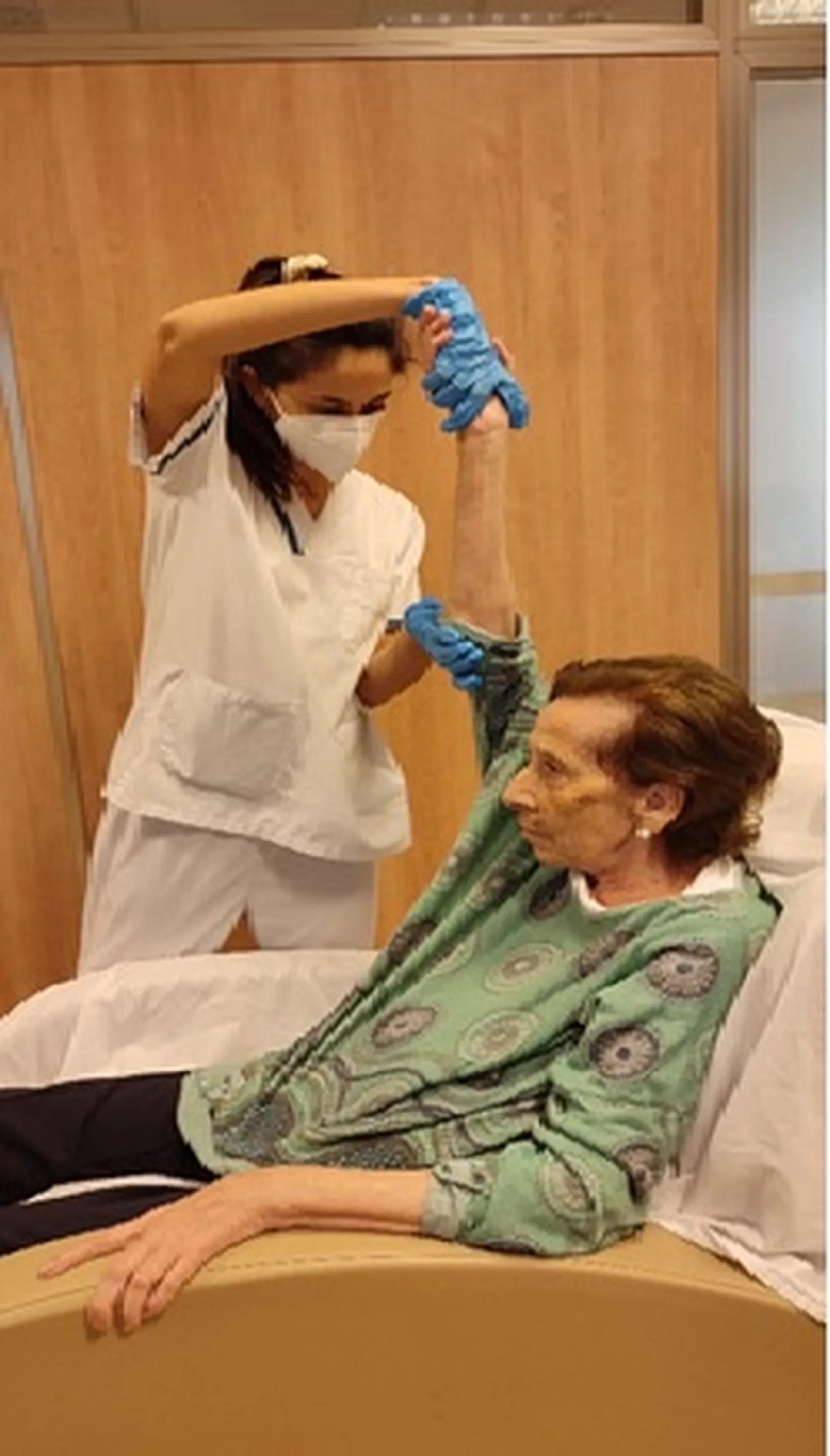 Alzheimer-y-fisioterapia-DomusVi-Alcala-de-Guadaira.jpg