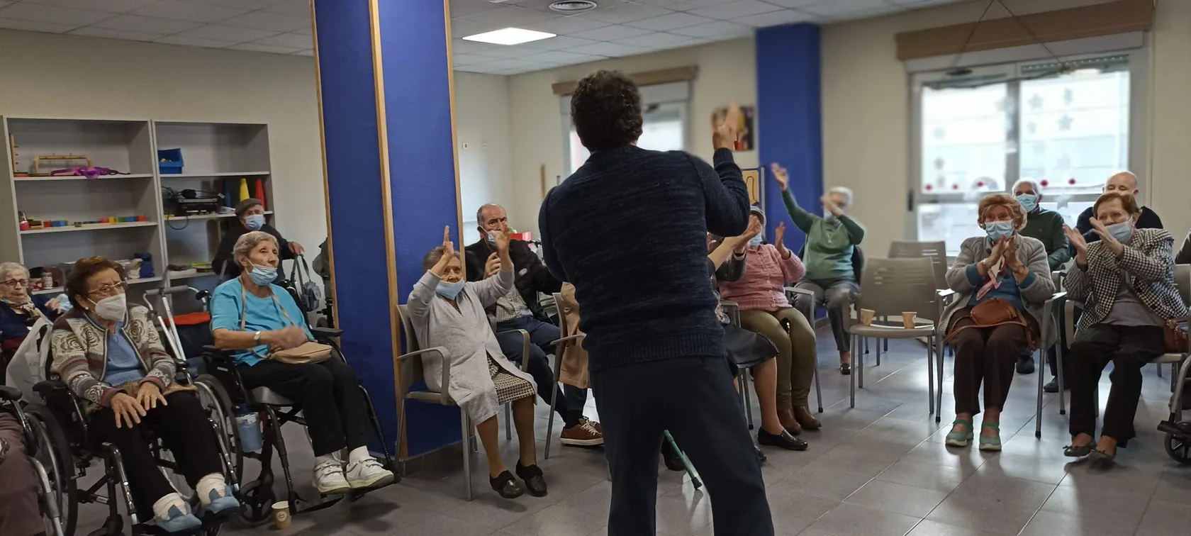 MUSICOTERAPIA-RAFAEL-YERO-29-NOVIEMBRE-DOMUSVI-VALDEMORO-10-scaled.jpg