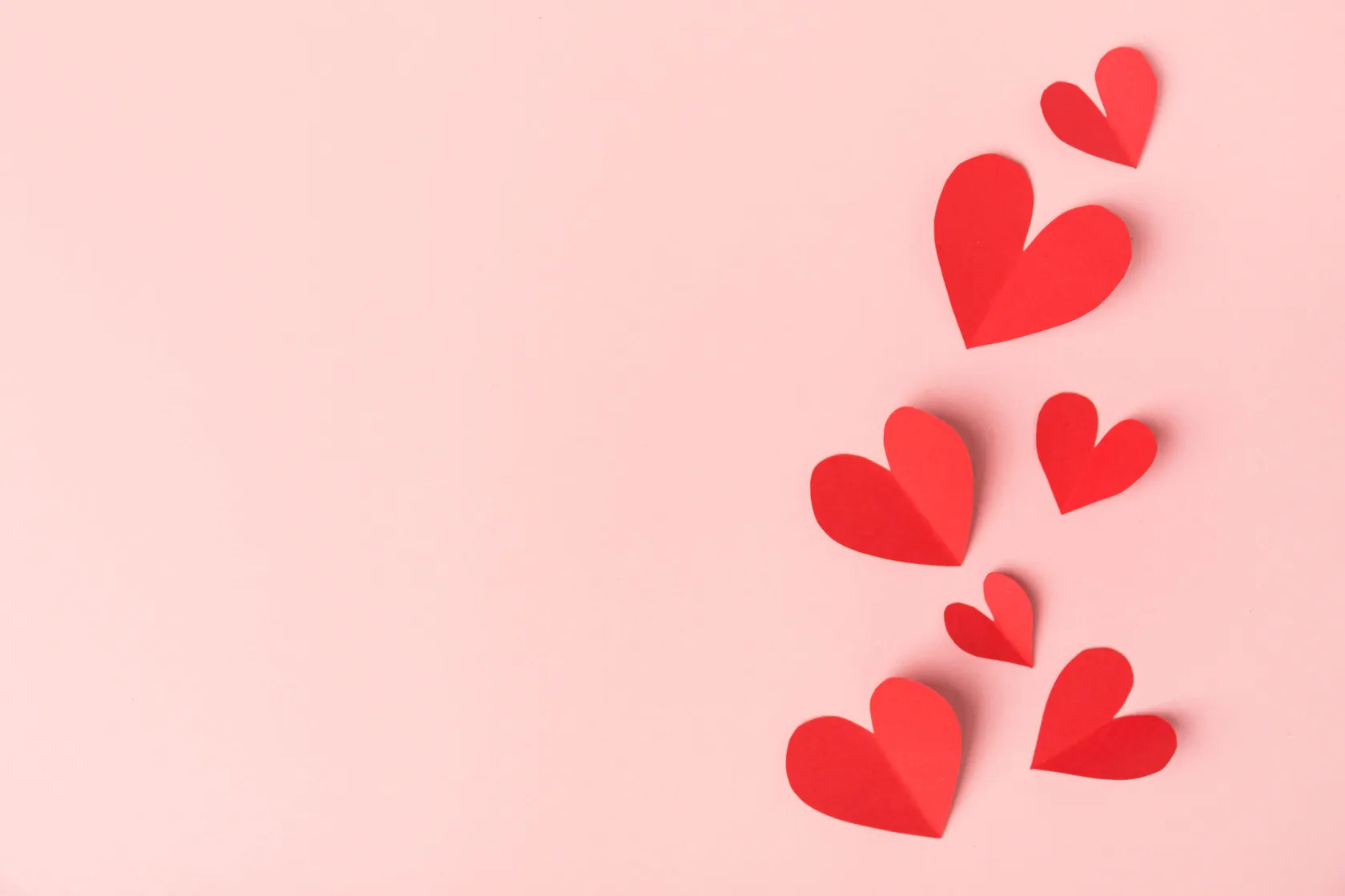 corazones-papel-dia-san-valentin-rosa-scaled.jpg