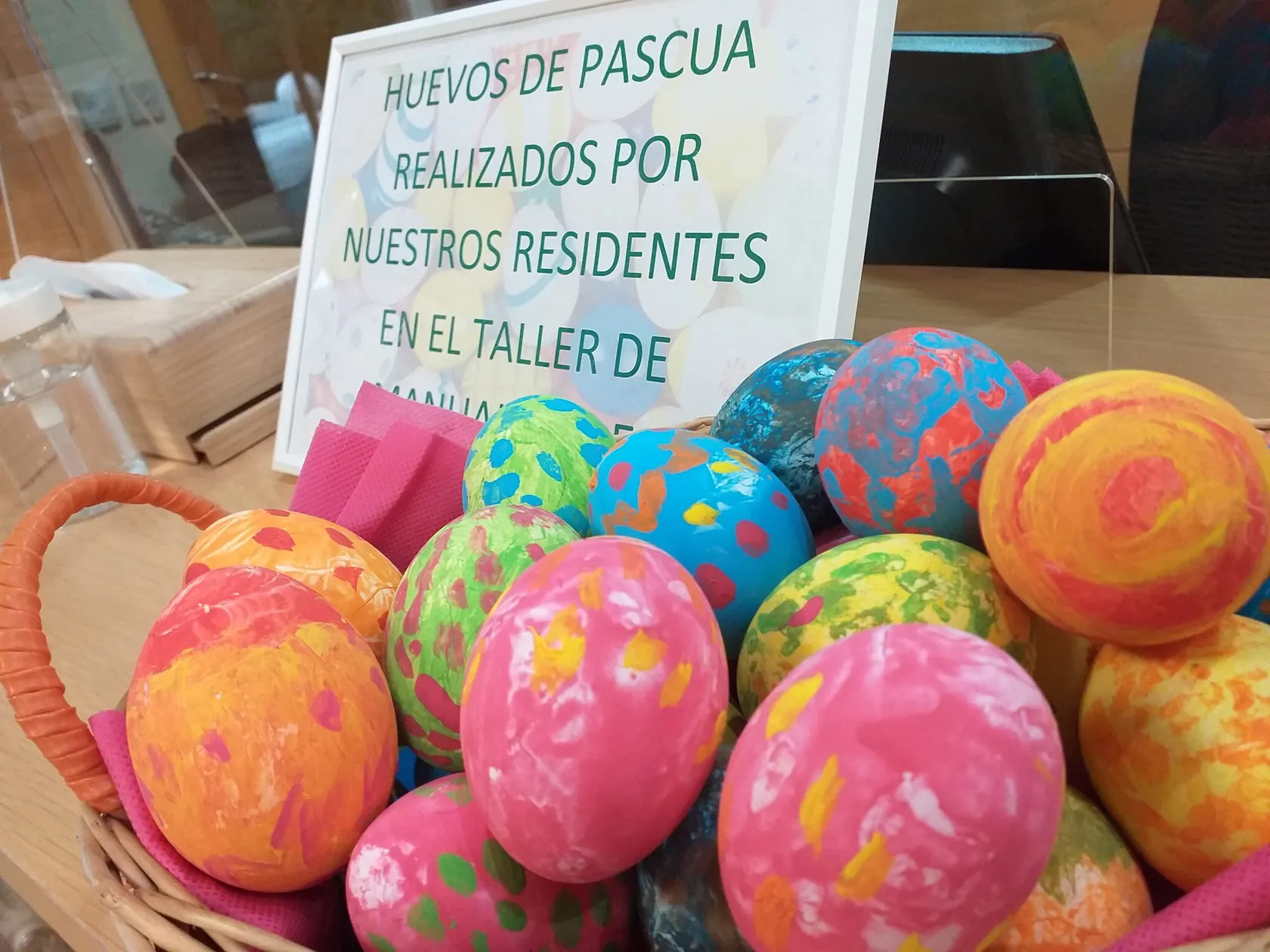 DomusVi-Valdemoro-huevos-de-pascua-5-scaled.jpg
