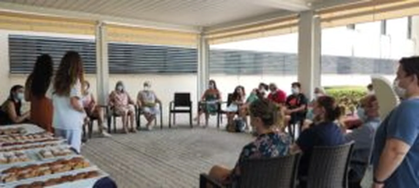 CAFE-CON-FAMILIAS-13-300x135.jpg