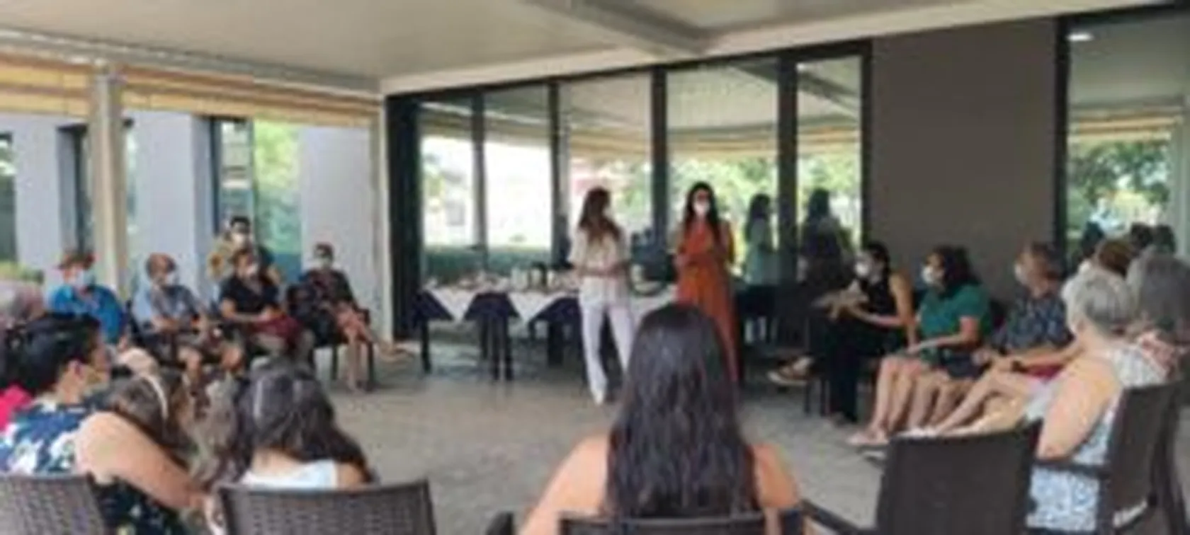 CAFE-CON-FAMILIAS-12-300x135.jpg