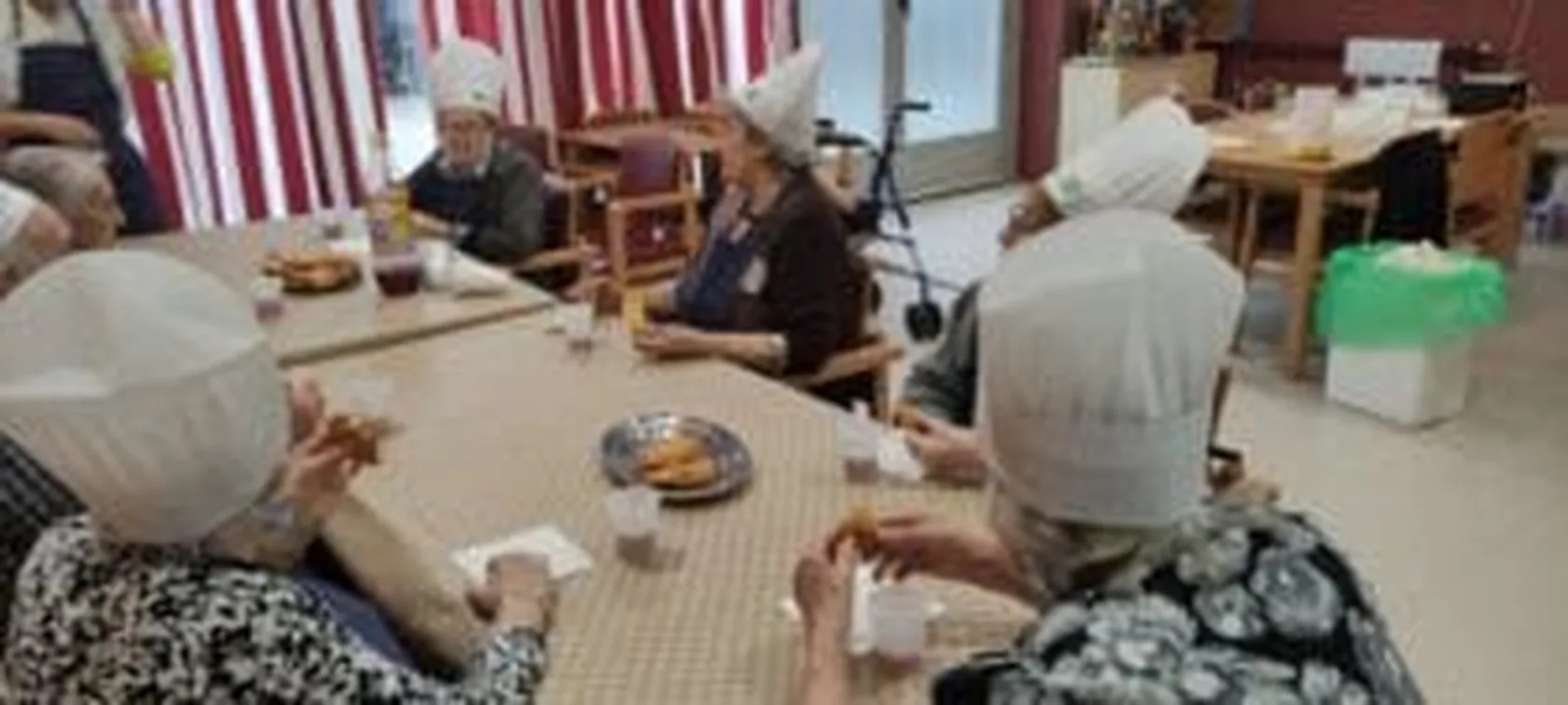 Comiendo-en-grupo-okZalfonada-300x135.jpg