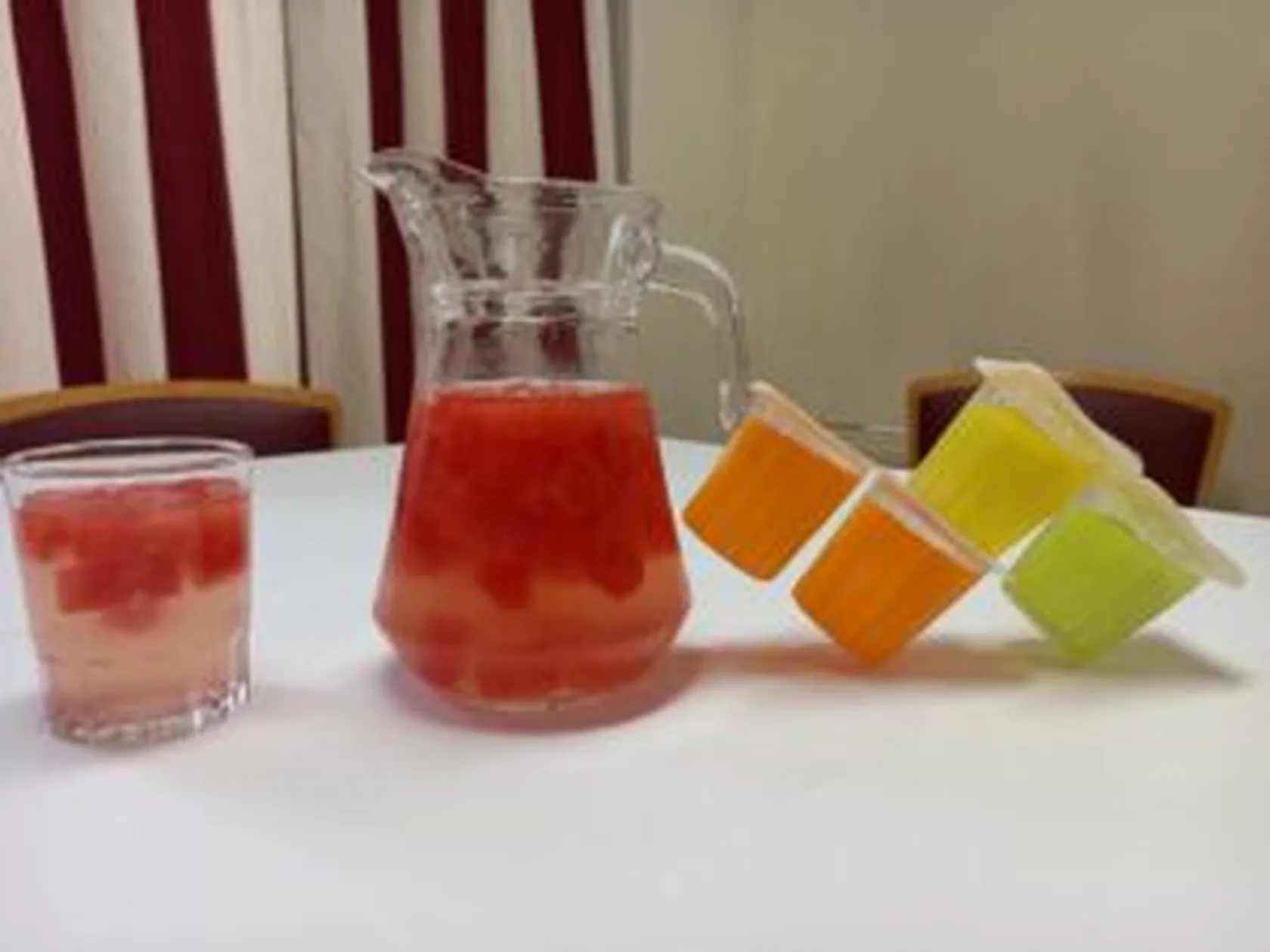 DomusVi-Stella-Maris-agua-frutas-003-300x225.jpg